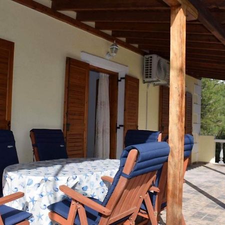 Pine Tree House Apartment Troulos Bagian luar foto