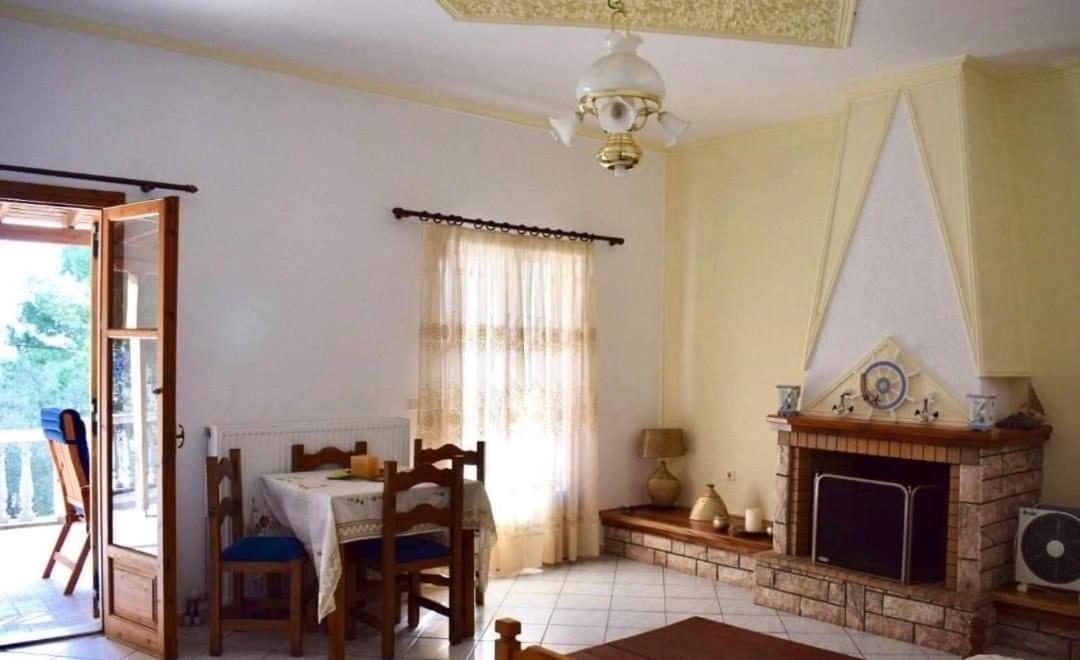 Pine Tree House Apartment Troulos Bagian luar foto