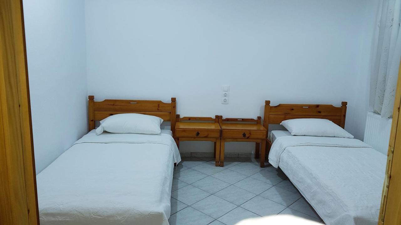 Pine Tree House Apartment Troulos Bagian luar foto