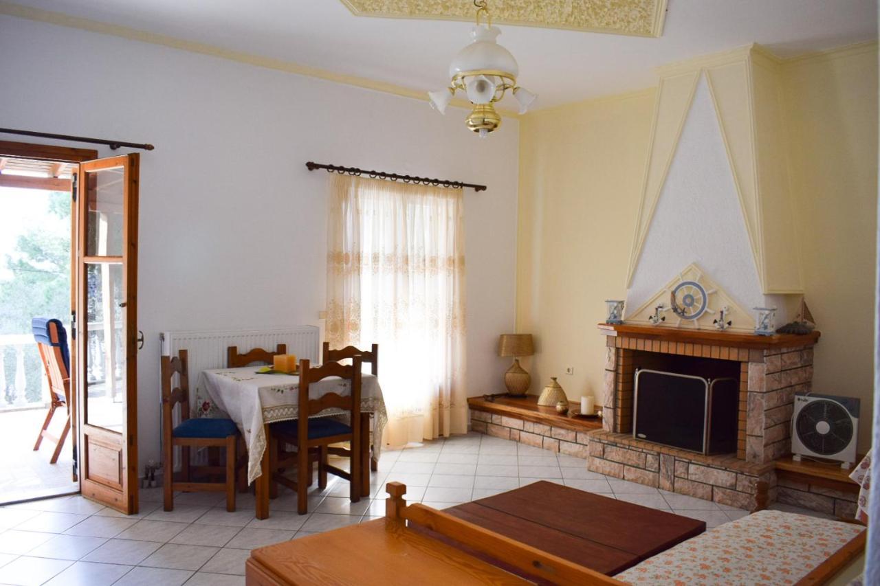 Pine Tree House Apartment Troulos Bagian luar foto
